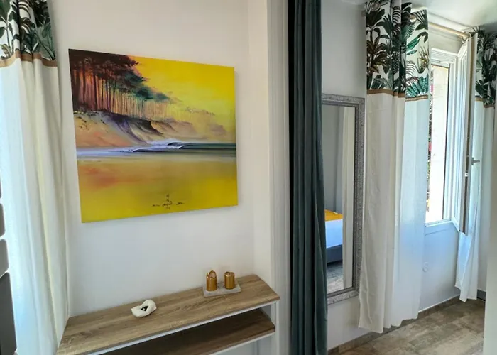 A 130 M Piscine Partages ヴィラ *