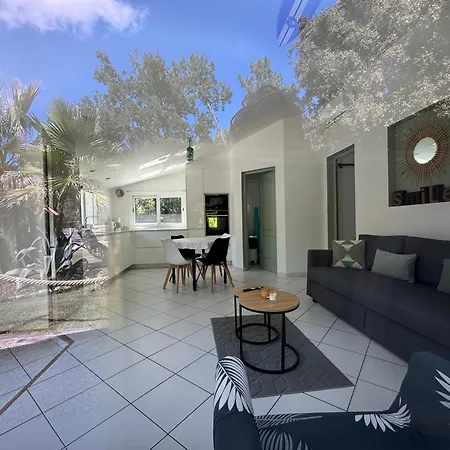 Villa A 130 M Piscine Partages *