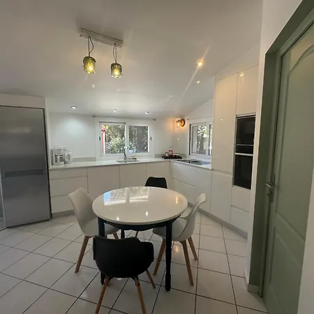 A 130 M Piscine Partages Villa *